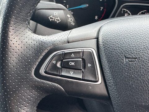 Ford Focus 1.0T EcoBoost ST-Line Euro 6 (s/s) 5dr 27