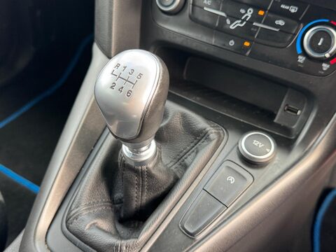 Ford Focus 1.0T EcoBoost ST-Line Euro 6 (s/s) 5dr 31