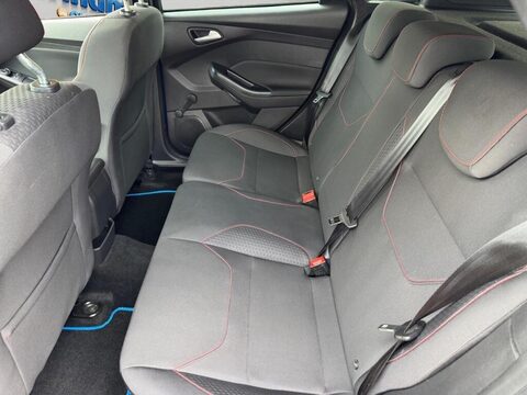 Ford Focus 1.0T EcoBoost ST-Line Euro 6 (s/s) 5dr 40