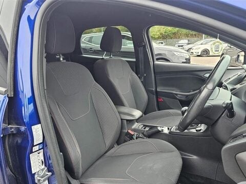 Ford Focus 1.0T EcoBoost ST-Line Euro 6 (s/s) 5dr 7