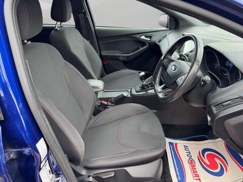 Ford Focus 1.0T EcoBoost ST-Line Euro 6 (s/s) 5dr 12