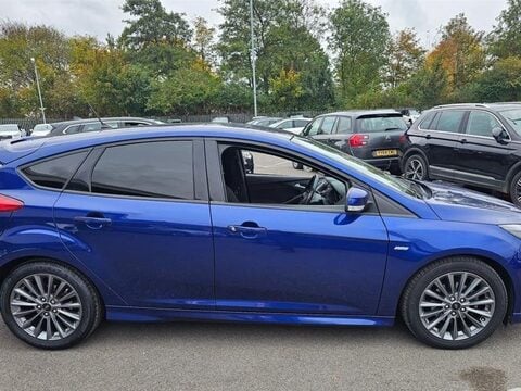 Ford Focus 1.0T EcoBoost ST-Line Euro 6 (s/s) 5dr 3