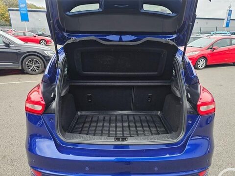 Ford Focus 1.0T EcoBoost ST-Line Euro 6 (s/s) 5dr 10