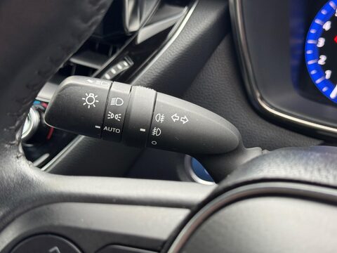 Toyota Corolla 1.8 VVT-h Design Touring Sports CVT Euro 6 (s/s) 5dr 39