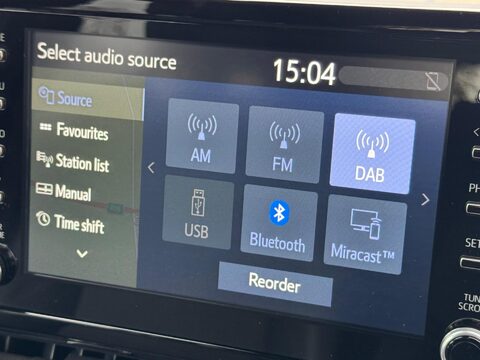 Toyota Corolla 1.8 VVT-h Design Touring Sports CVT Euro 6 (s/s) 5dr 17