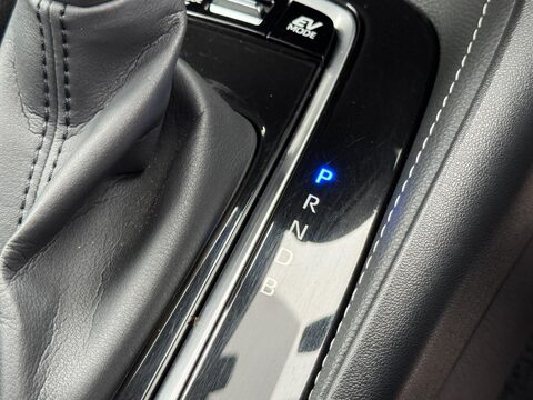 Toyota Corolla 1.8 VVT-h Design Touring Sports CVT Euro 6 (s/s) 5dr 34