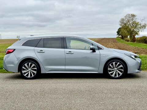 Toyota Corolla 1.8 VVT-h Design Touring Sports CVT Euro 6 (s/s) 5dr 3