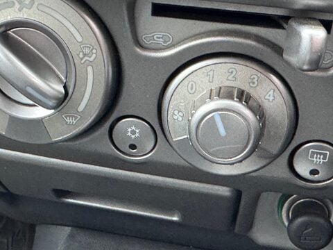 Isuzu Rodeo 3.0 CRD Denver Max LE Pickup 4dr Diesel Automatic 4WD (237 g/km, 161 bhp) 19
