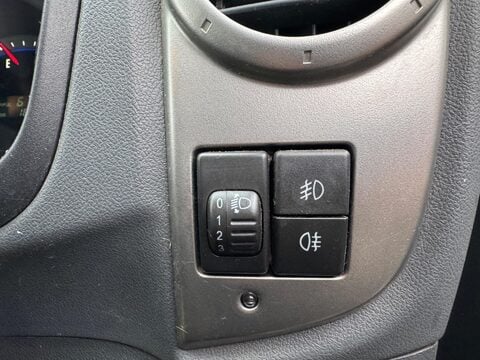 Isuzu Rodeo 3.0 CRD Denver Max LE Pickup 4dr Diesel Automatic 4WD (237 g/km, 161 bhp) 23