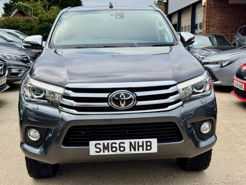 Toyota Hilux 2.4 D-4D Invincible Auto 4WD Euro 6 4dr (TSS) 5