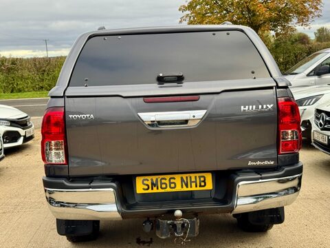 Toyota Hilux 2.4 D-4D Invincible Auto 4WD Euro 6 4dr (TSS) 8