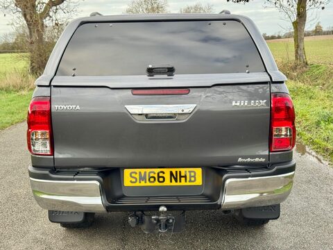 Toyota Hilux 2.4 D-4D Invincible Auto 4WD Euro 6 4dr (TSS) 10