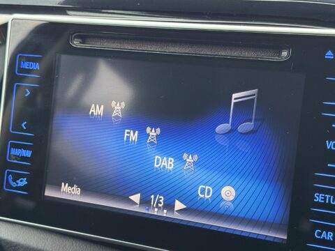 Toyota Hilux 2.4 D-4D Invincible Auto 4WD Euro 6 4dr (TSS) 18