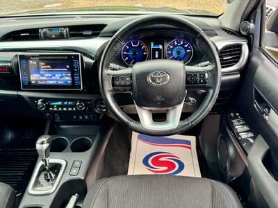 Toyota Hilux 2.4 D-4D Invincible Auto 4WD Euro 6 4dr (TSS)