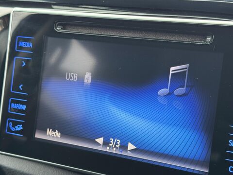 Toyota Hilux 2.4 D-4D Invincible Auto 4WD Euro 6 4dr (TSS) 20