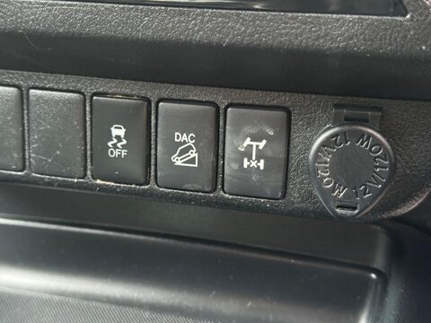 Toyota Hilux 2.4 D-4D Invincible Auto 4WD Euro 6 4dr (TSS) 25