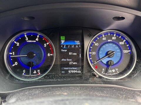 Toyota Hilux 2.4 D-4D Invincible Auto 4WD Euro 6 4dr (TSS) 24
