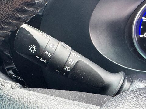 Toyota Hilux 2.4 D-4D Invincible Auto 4WD Euro 6 4dr (TSS) 31