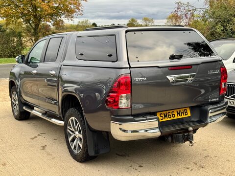 Toyota Hilux 2.4 D-4D Invincible Auto 4WD Euro 6 4dr (TSS) 7