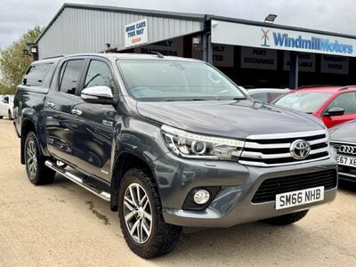 Toyota Hilux 2.4 D-4D Invincible Auto 4WD Euro 6 4dr (TSS)
