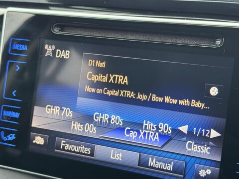 Toyota Hilux 2.4 D-4D Invincible Auto 4WD Euro 6 4dr (TSS) 21