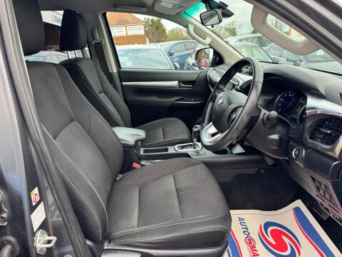 Toyota Hilux 2.4 D-4D Invincible Auto 4WD Euro 6 4dr (TSS) 13