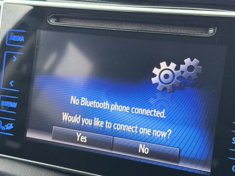 Toyota Hilux 2.4 D-4D Invincible Auto 4WD Euro 6 4dr (TSS) 22