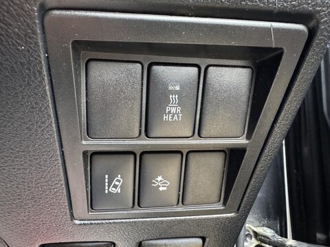 Toyota Hilux 2.4 D-4D Invincible Auto 4WD Euro 6 4dr (TSS) 34