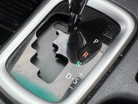 Toyota Hilux 2.4 D-4D Invincible Auto 4WD Euro 6 4dr (TSS) 28