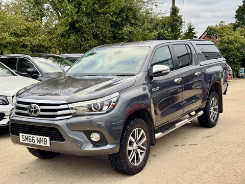 Toyota Hilux 2.4 D-4D Invincible Auto 4WD Euro 6 4dr (TSS) 6