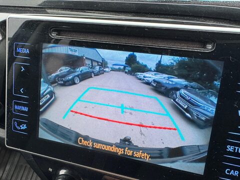 Toyota Hilux 2.4 D-4D Invincible Auto 4WD Euro 6 4dr (TSS) 11