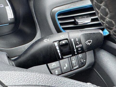 Hyundai IONIQ 1.6 h-GDi Premium SE DCT Euro 6 (s/s) 5dr 36