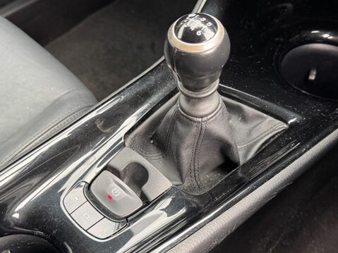 Toyota C-HR 1.2 VVT-i Dynamic Euro 6 (s/s) 5dr 29