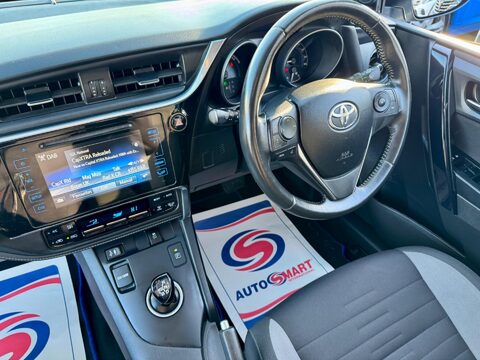 Toyota Auris 1.8 VVT-h Design CVT Euro 6 (s/s) 5dr 11