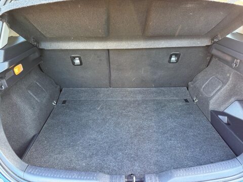 Toyota Auris 1.8 VVT-h Design CVT Euro 6 (s/s) 5dr 37