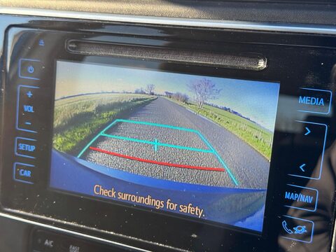 Toyota Auris 1.8 VVT-h Design CVT Euro 6 (s/s) 5dr 13