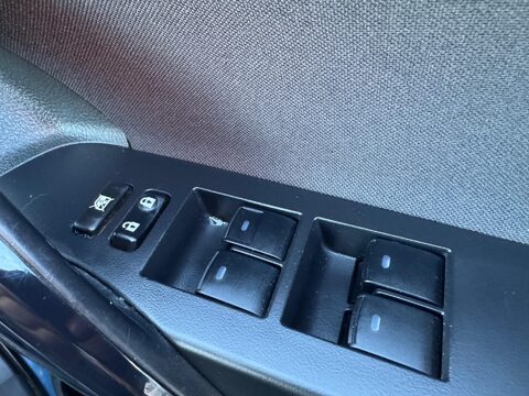 Toyota Auris 1.8 VVT-h Design CVT Euro 6 (s/s) 5dr 31