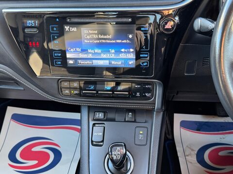 Toyota Auris 1.8 VVT-h Design CVT Euro 6 (s/s) 5dr 12