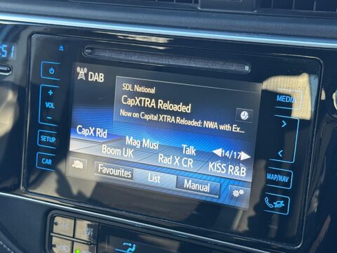 Toyota Auris 1.8 VVT-h Design CVT Euro 6 (s/s) 5dr 16