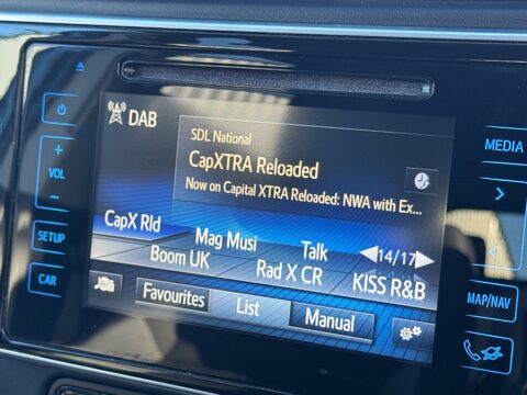 Toyota Auris 1.8 VVT-h Design CVT Euro 6 (s/s) 5dr 17