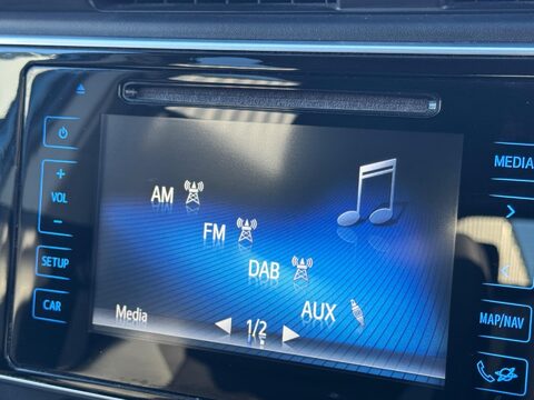 Toyota Auris 1.8 VVT-h Design CVT Euro 6 (s/s) 5dr 14