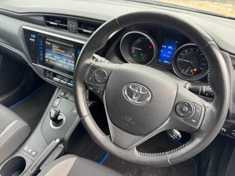 Toyota Auris 1.8 VVT-h Design CVT Euro 6 (s/s) 5dr