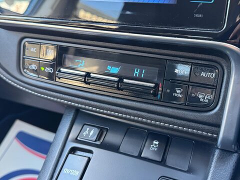 Toyota Auris 1.8 VVT-h Design CVT Euro 6 (s/s) 5dr 22