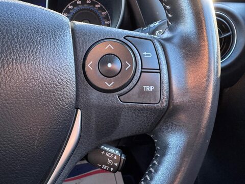 Toyota Auris 1.8 VVT-h Design CVT Euro 6 (s/s) 5dr 28