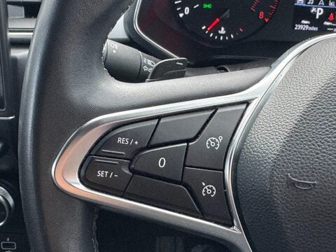 Renault Captur 1.3 TCe Iconic EDC Euro 6 (s/s) 5dr 28