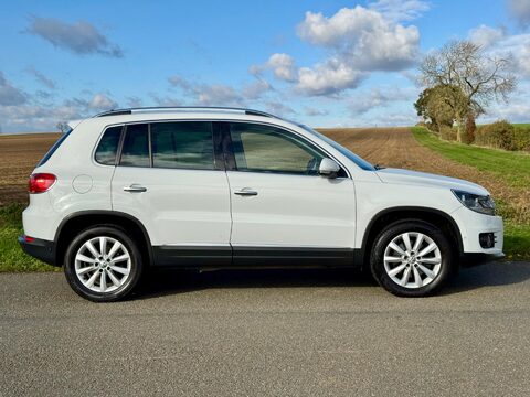 Volkswagen Tiguan 2.0 TDI BlueMotion Tech Match 4WD Euro 5 (s/s) 5dr 3