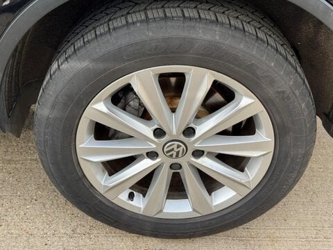 Volkswagen Touareg 3.0 TDI V6 BlueMotion Tech SE Tiptronic 4WD Euro 5 (s/s) 5dr 35