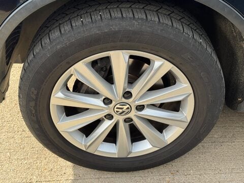 Volkswagen Touareg 3.0 TDI V6 BlueMotion Tech SE Tiptronic 4WD Euro 5 (s/s) 5dr 38
