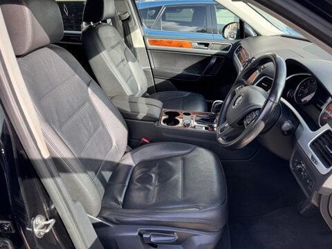 Volkswagen Touareg 3.0 TDI V6 BlueMotion Tech SE Tiptronic 4WD Euro 5 (s/s) 5dr 9