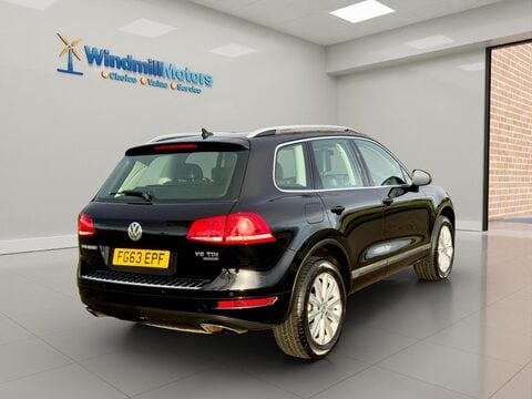 Volkswagen Touareg 3.0 TDI V6 BlueMotion Tech SE Tiptronic 4WD Euro 5 (s/s) 5dr 10